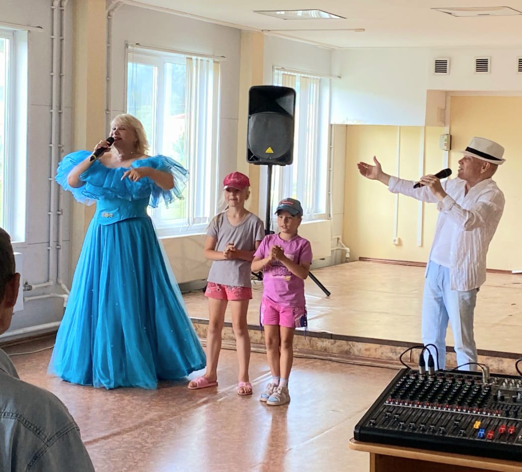 Артисты «Пензаконцерта» выступили в Леонидовке Артисты «Пензаконцерта» выступили в Леонидовке